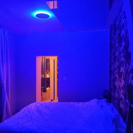 Love Room « L'Etreinte Doree » Illiers-Combray Luaran gambar