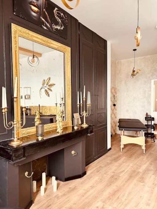 Love Room « L'Etreinte Doree » Illiers-Combray Luaran gambar