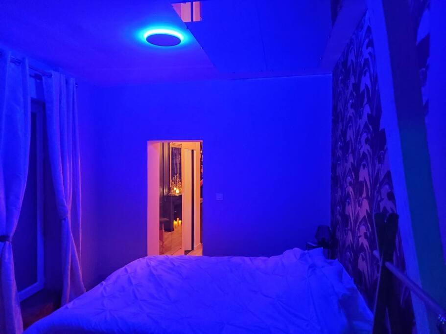 Love Room « L'Etreinte Doree » Illiers-Combray Luaran gambar