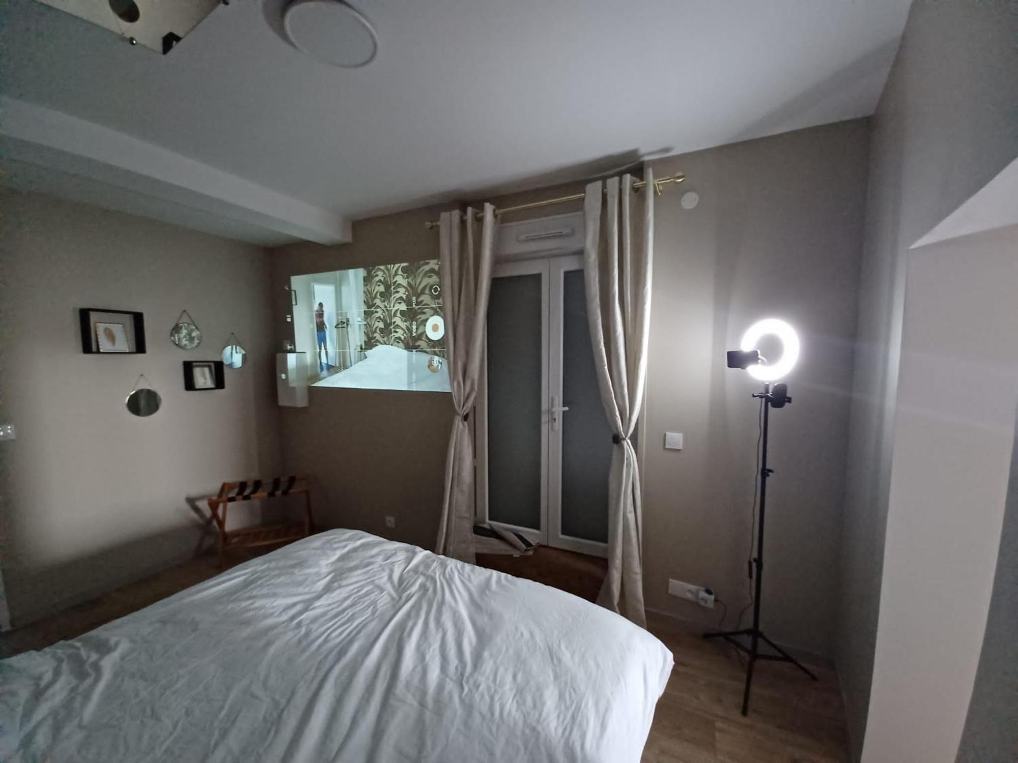 Love Room « L'Etreinte Doree » Illiers-Combray Luaran gambar