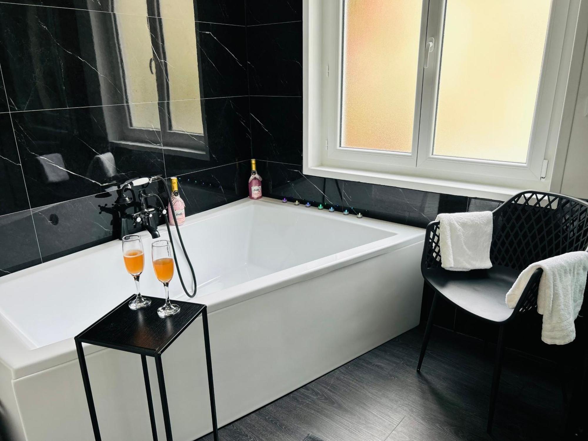Love Room « L'Etreinte Doree » Illiers-Combray Luaran gambar